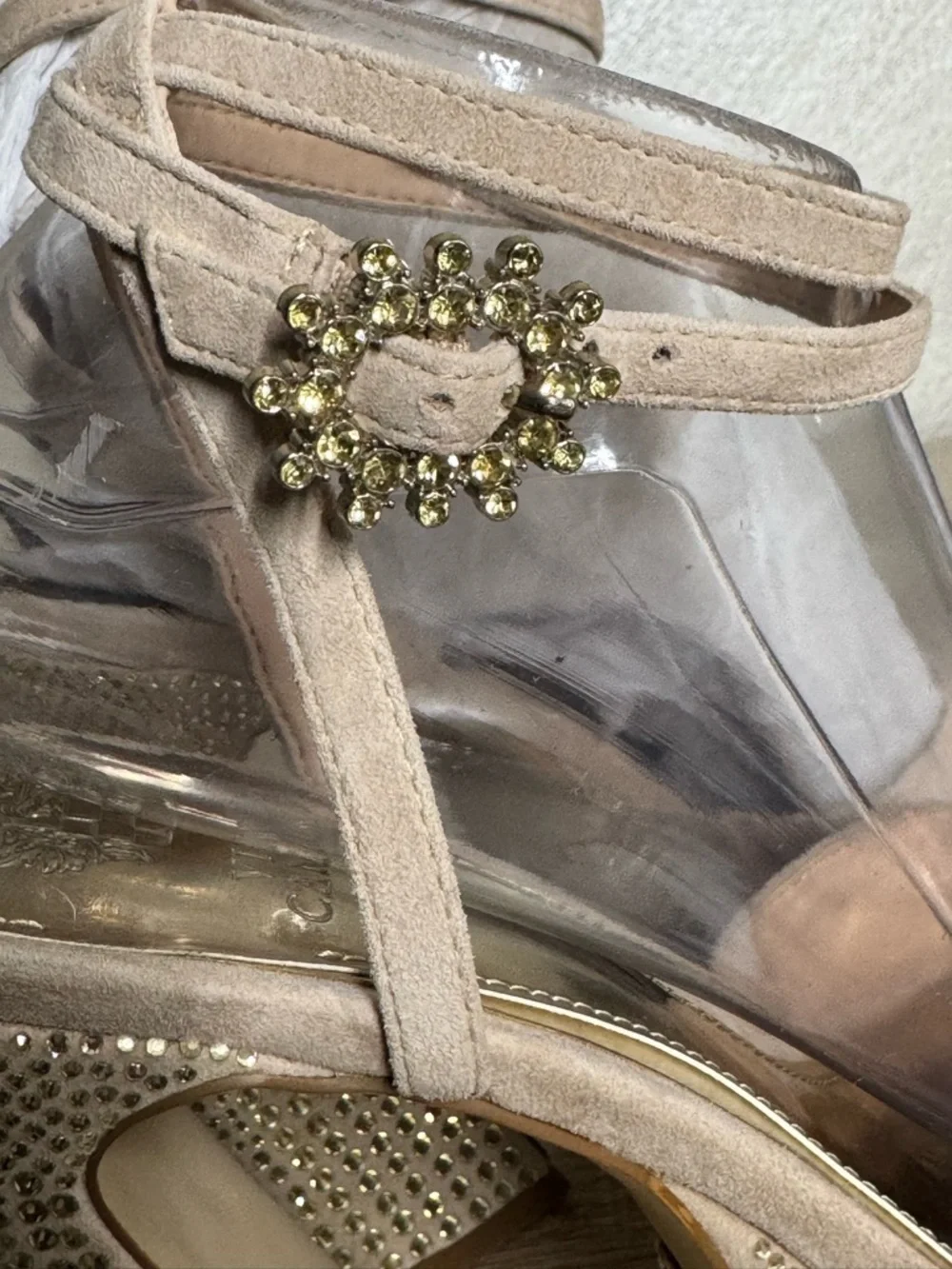 Vince Camuto Inna 9M Platform Jewel Embellishment Sandal Champagne Suede